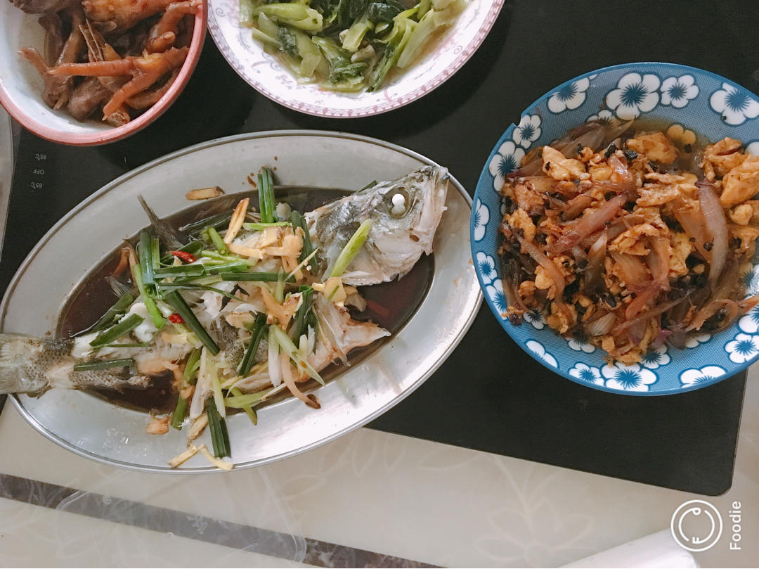 考究的清蒸鲈鱼