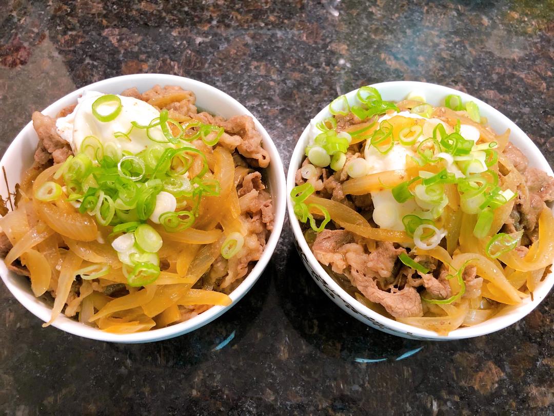 托牌日式牛肉饭🥣