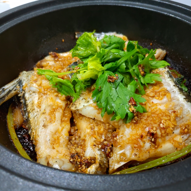 速成、不失误、嫩滑味浓的塔吉锅烧鳙鱼鱼鳍的做法