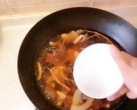 一个人能喝半锅的酸辣汤的做法 步骤4