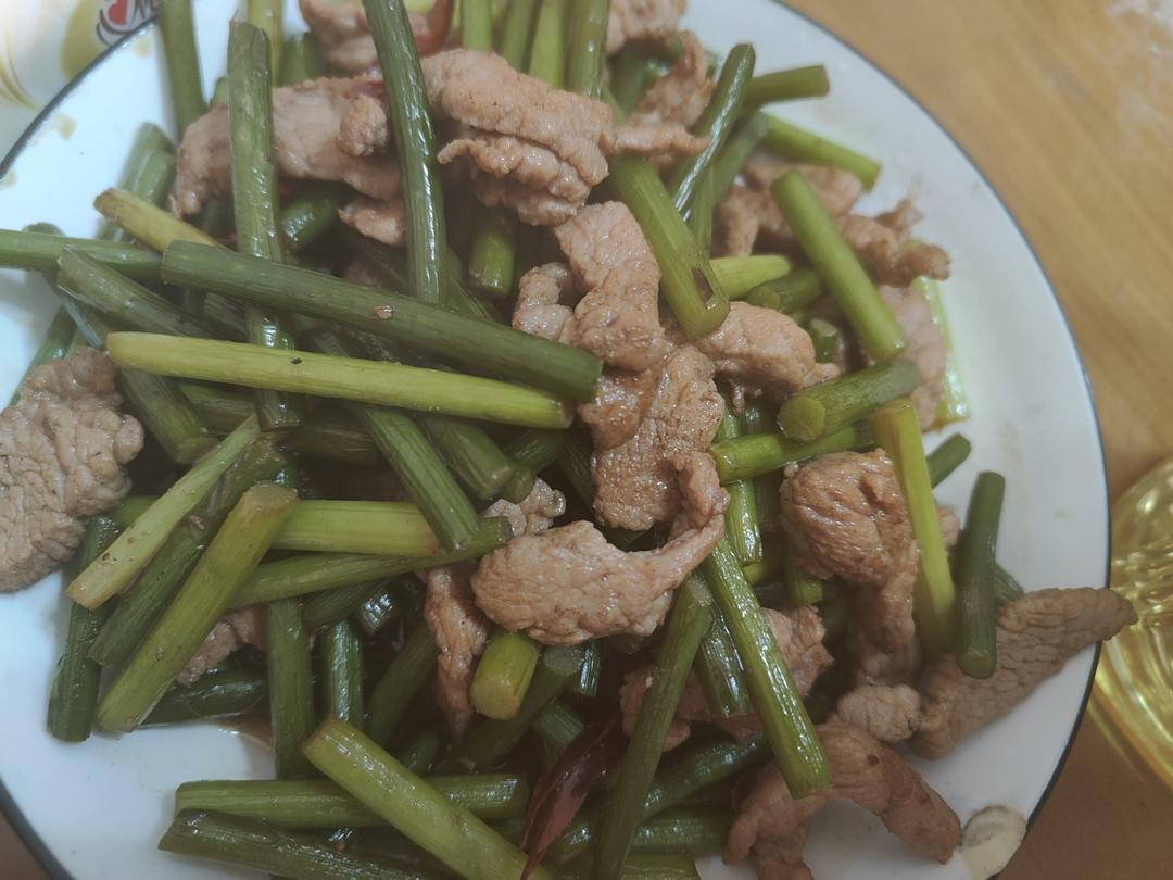 简单易做的下饭菜－蒜苔炒肉