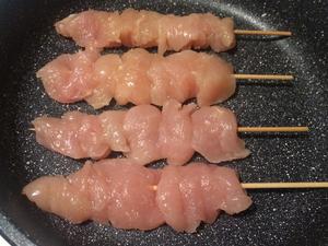 紫苏梅烤鸡串的做法 步骤3