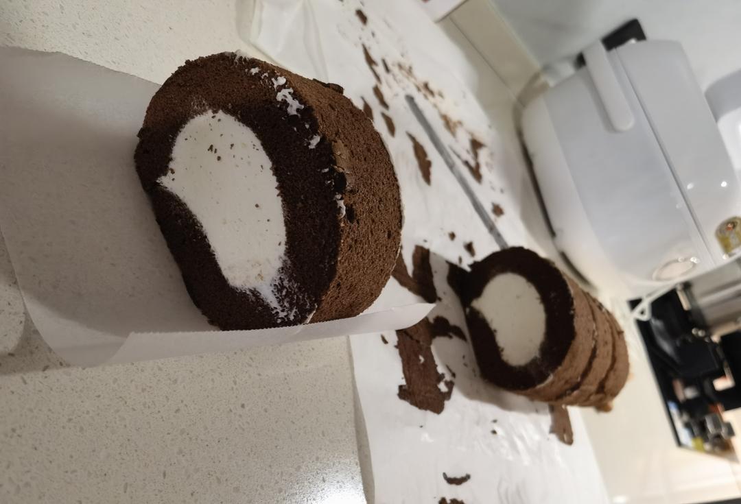 超浓郁卷不裂的巧克力蛋糕卷