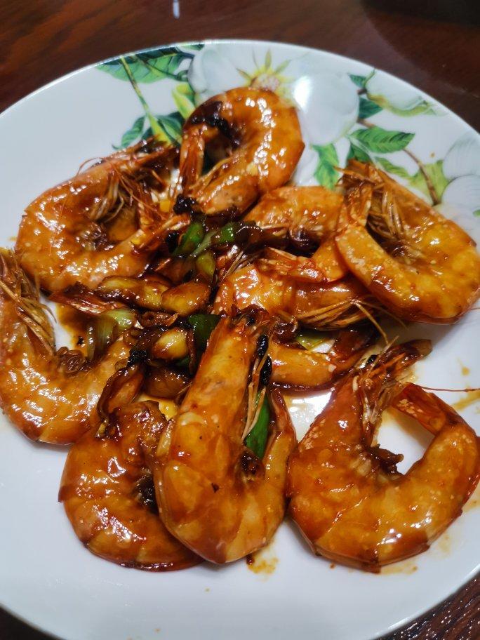 吃完还会继续舔手指的    快手油闷大虾