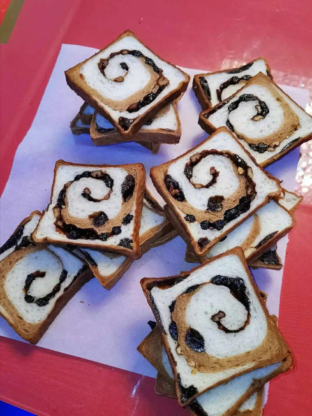 Q弹松软鲜奶提子土司