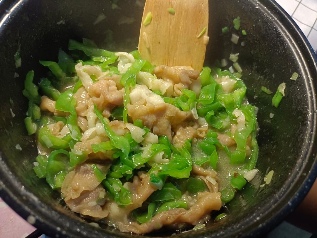 青椒肉丝，这样炒太好吃了。