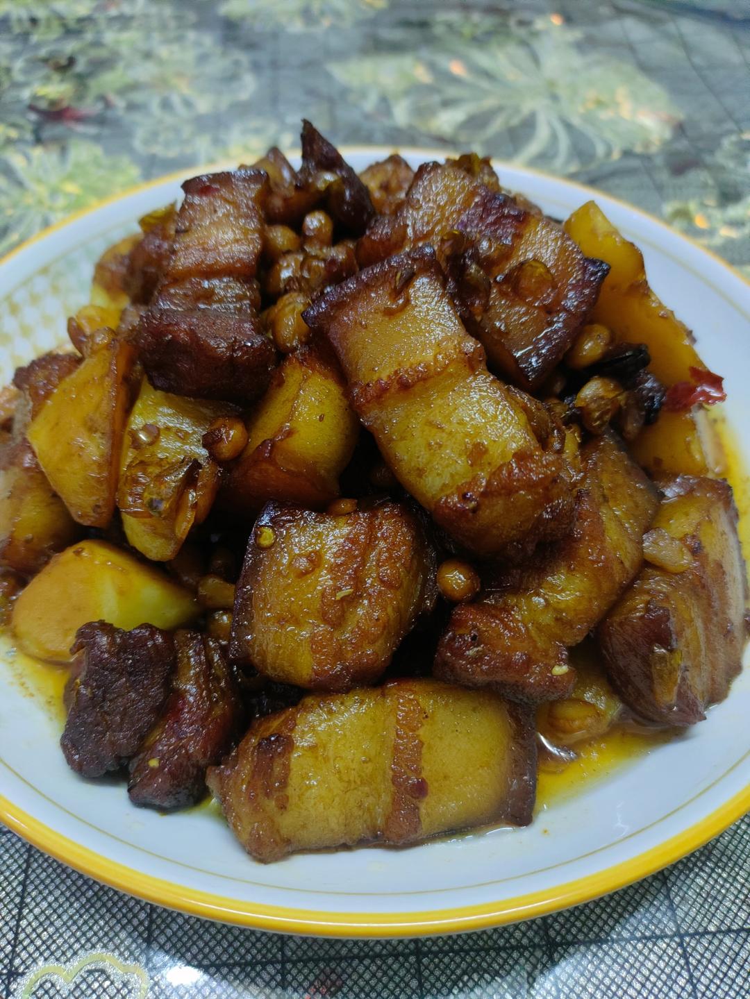 红烧肉炖土豆