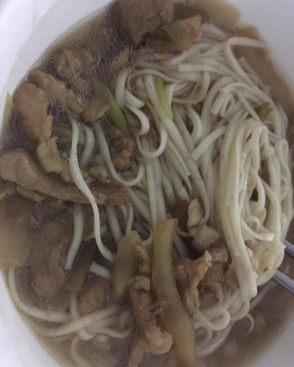 大冷天来一碗【榨菜肉丝面】