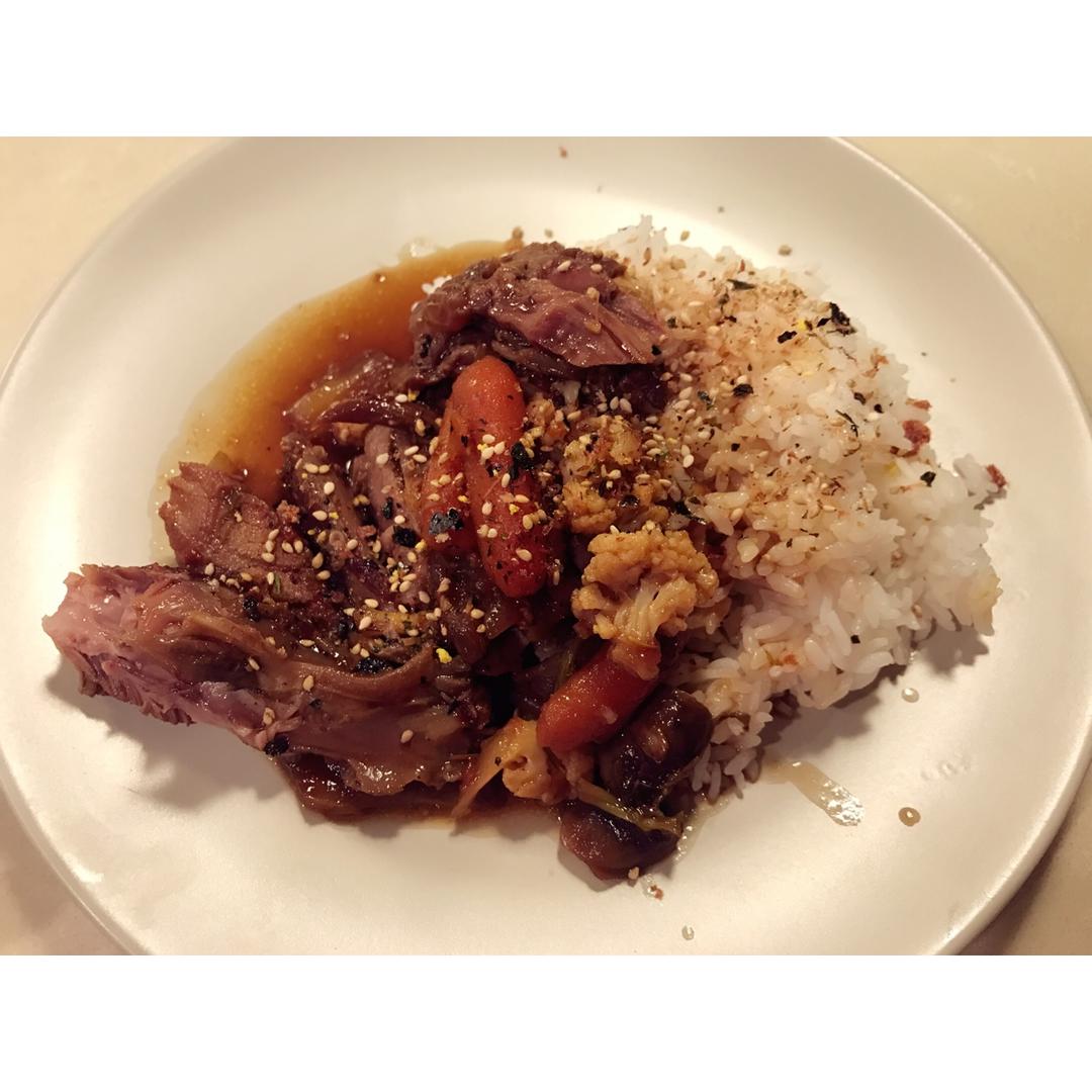 慢炖红酒迷迭香羊肉 Braised Rosemary Lamb Shank