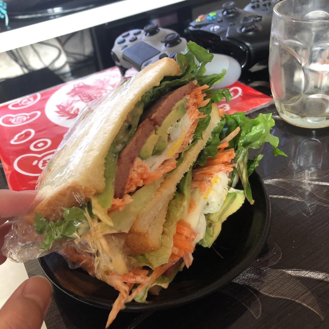 如何做超厚的沼三明治~详细tip！牛油果鸡蛋午餐肉三明治~