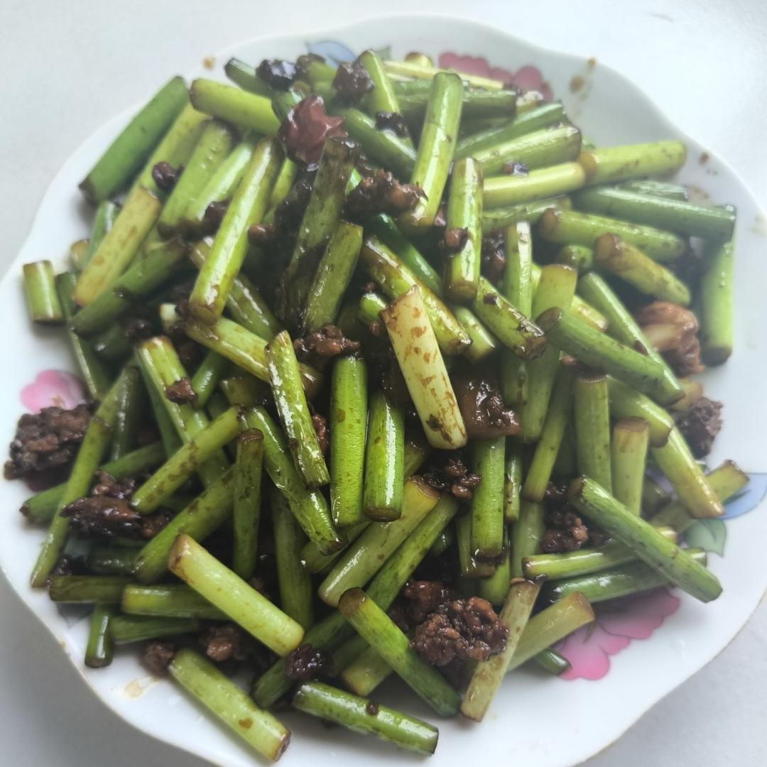 蒜苔炒肉末，三碗米饭都不够吃