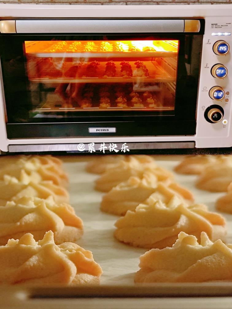 花纹清晰立体—入口即化的淡奶油曲奇饼干的做法