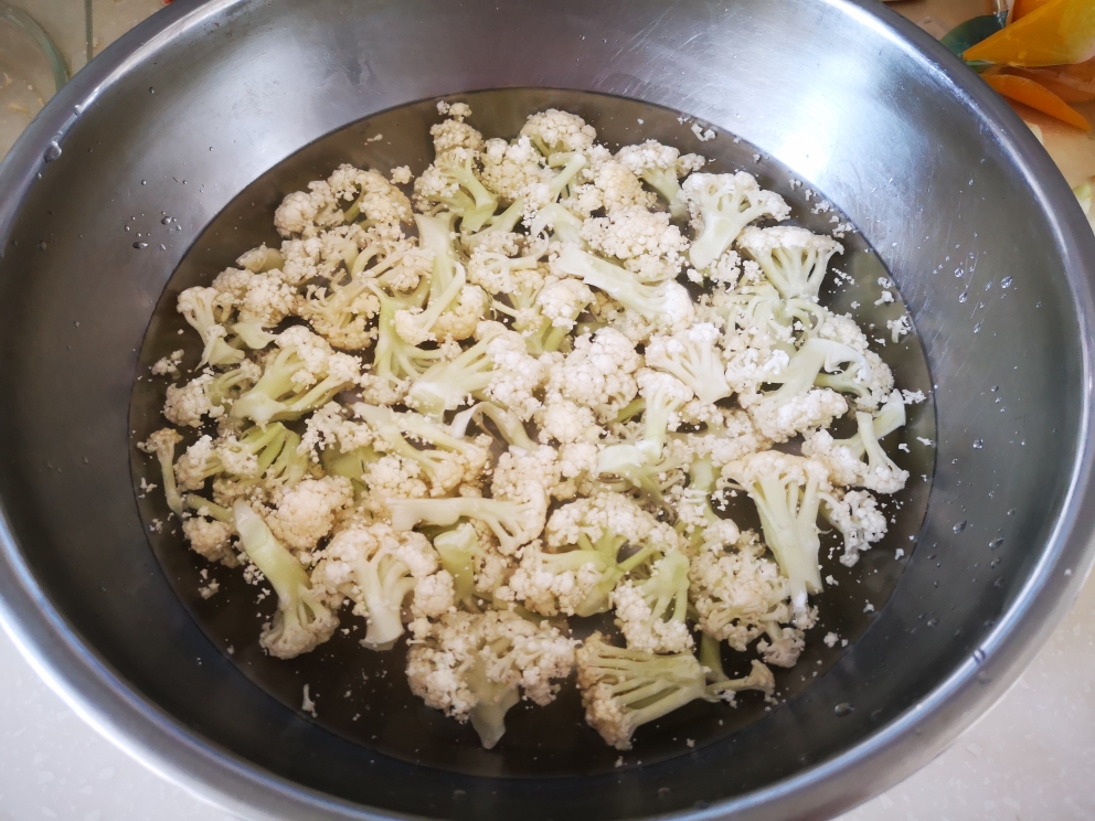 干锅有机菜花（不焯水是关键）的做法 步骤1