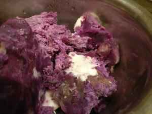 椰蓉芝心紫薯球的做法 步骤2