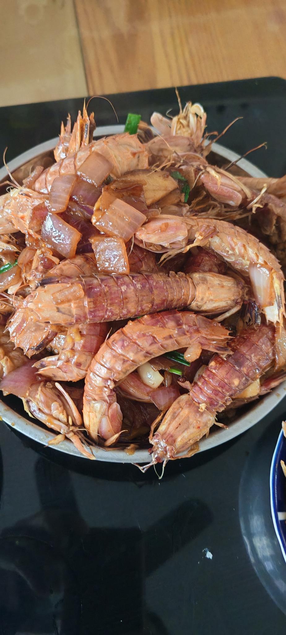 无油炸版的椒盐皮皮虾和巧拨虾壳的方法