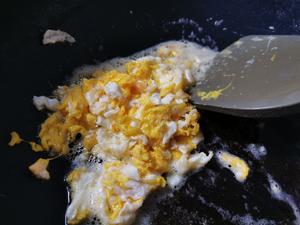 胡萝卜黄瓜玉米蛋炒面的做法 步骤3