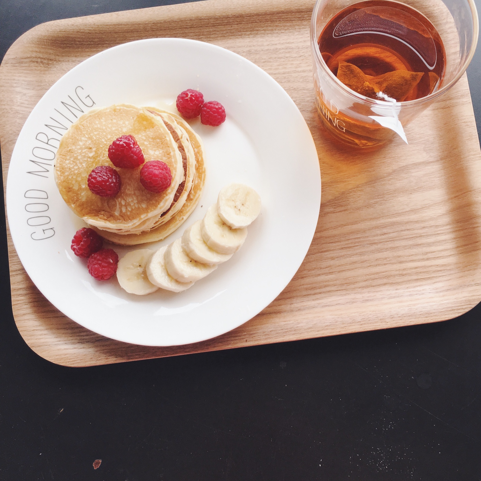 【酸奶松饼yogurt pancake】，搭上黑莓果酱和枫糖的美味。
