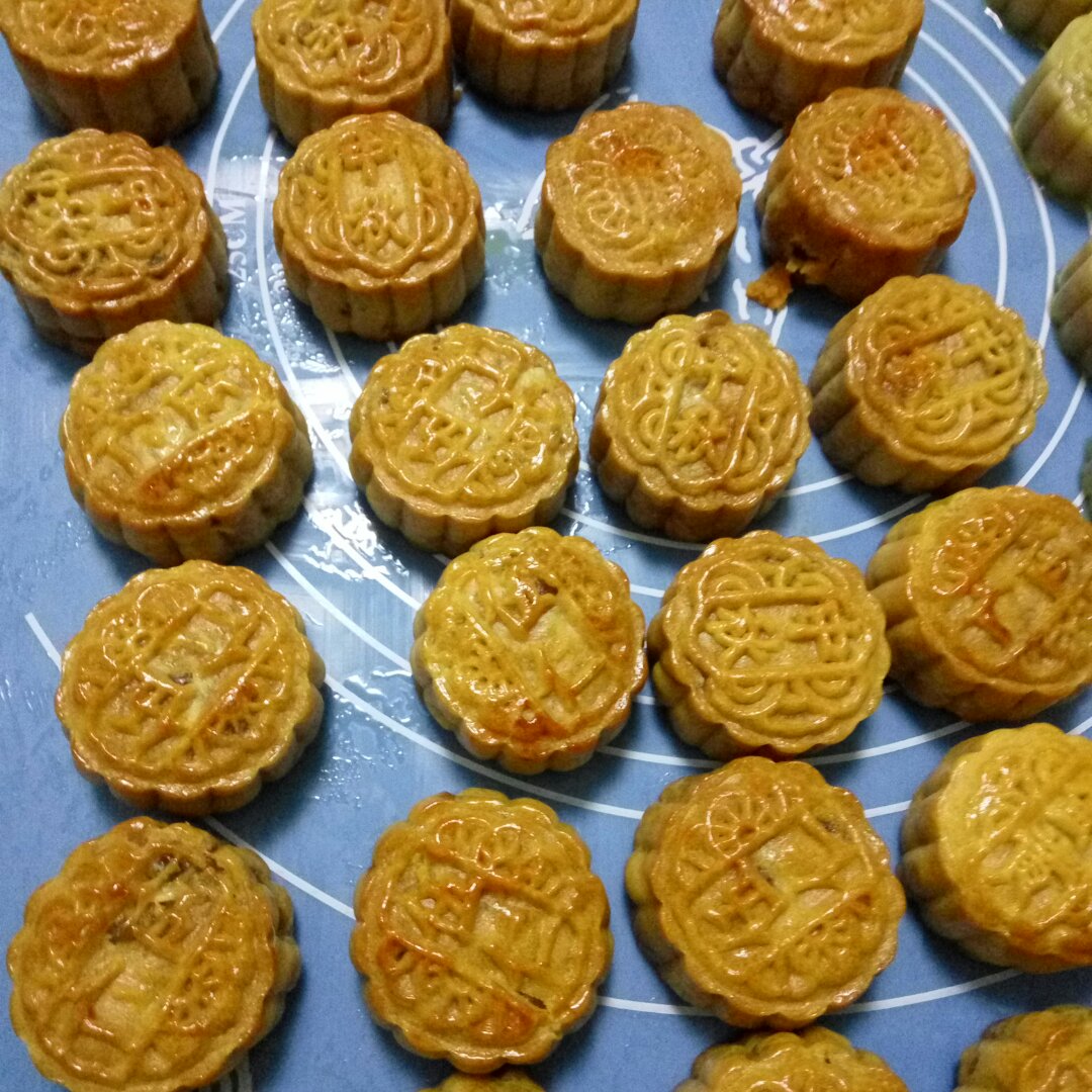 广式月饼——蛋黄莲蓉月饼