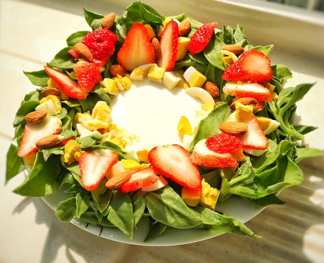 草莓蔬菜花环沙拉的做法