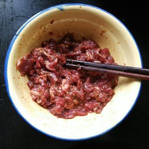 咖喱薯片沙茶牛肉的做法 步骤2