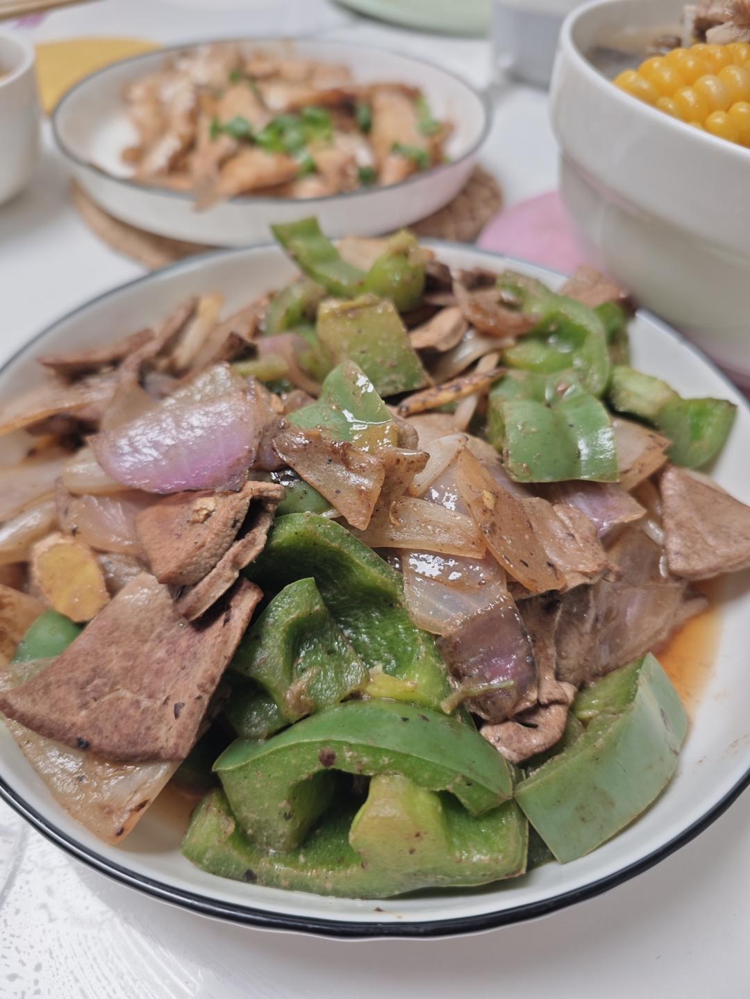 洋葱爆炒猪肝（简单易学，色香味俱全😋）