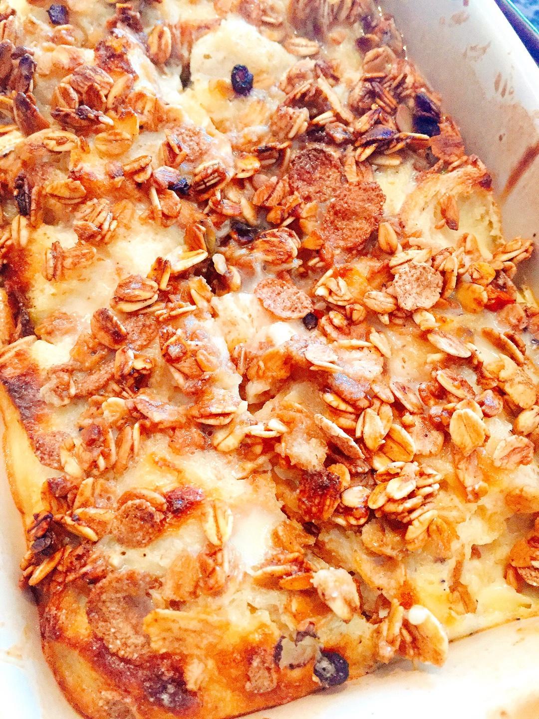 脆烤麦片面包布丁