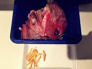 日本人教你做正宗料理之日式红烧鱼头的做法 步骤1