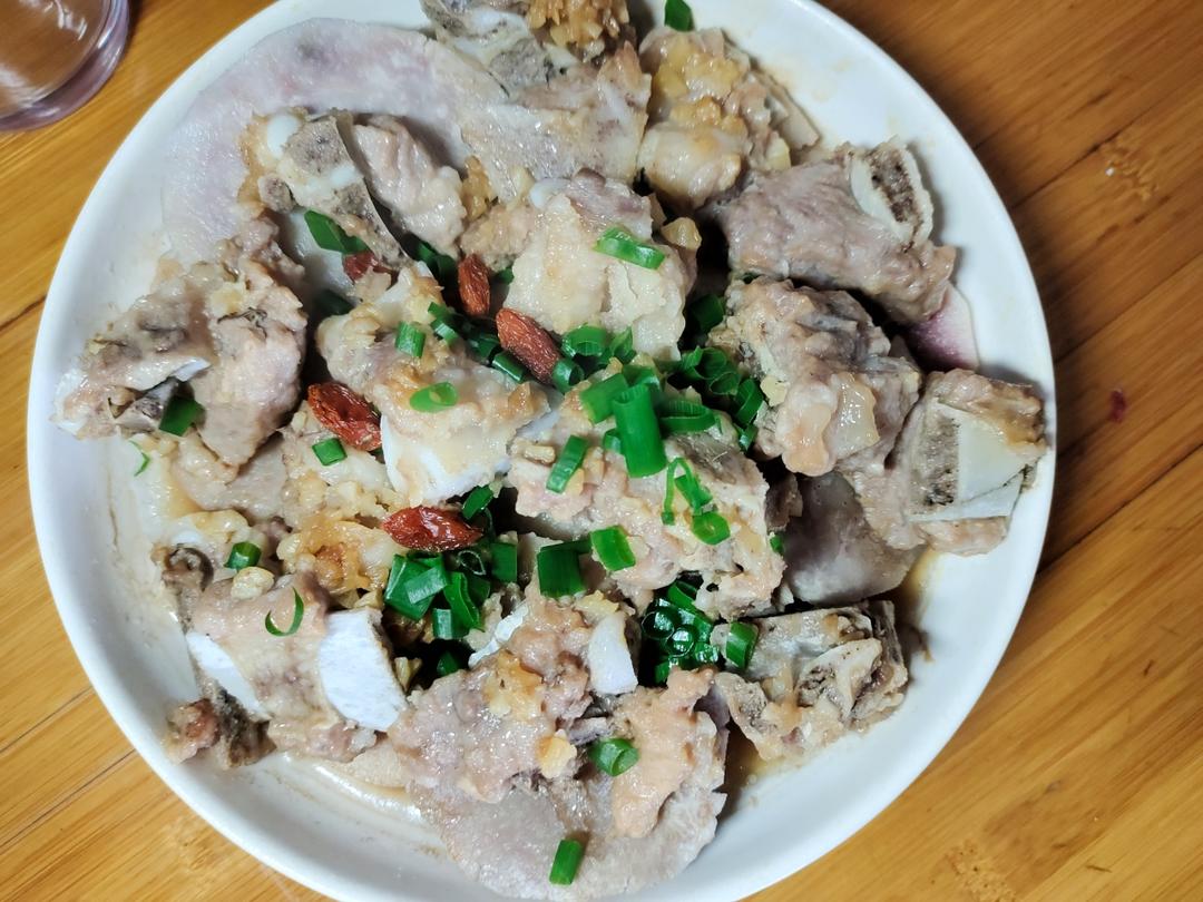 蒜香芋头蒸排骨