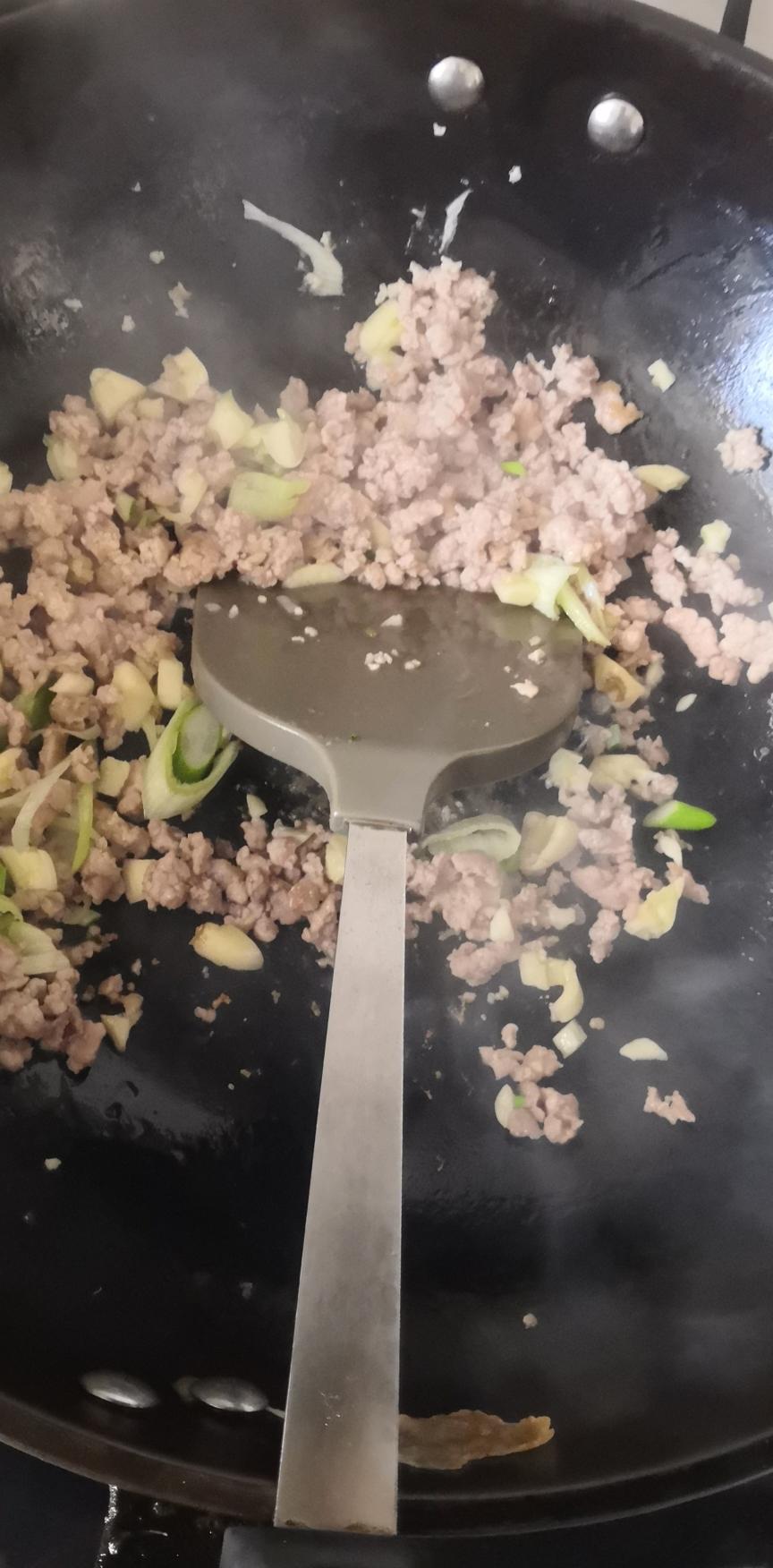 茼蒿肉末小豆腐的做法 步骤6