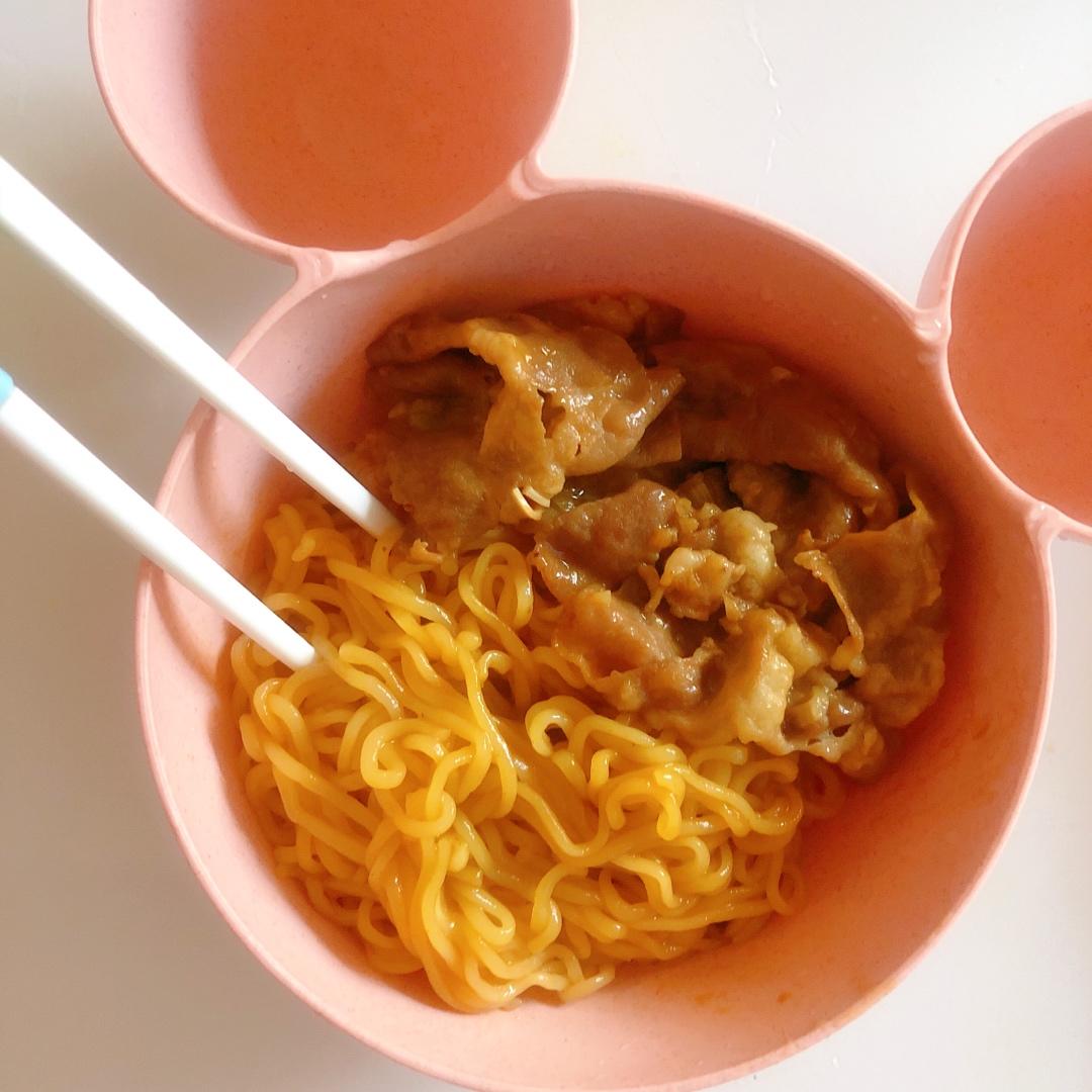 蚝油肥牛炒泡面