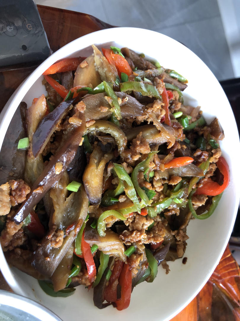 红烧茄子（佐西红柿尖椒）