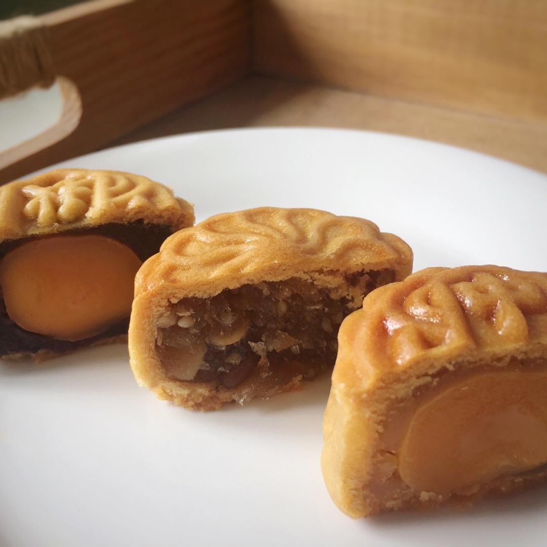 广式莲蓉（豆沙）蛋黄月饼（超详细步骤）