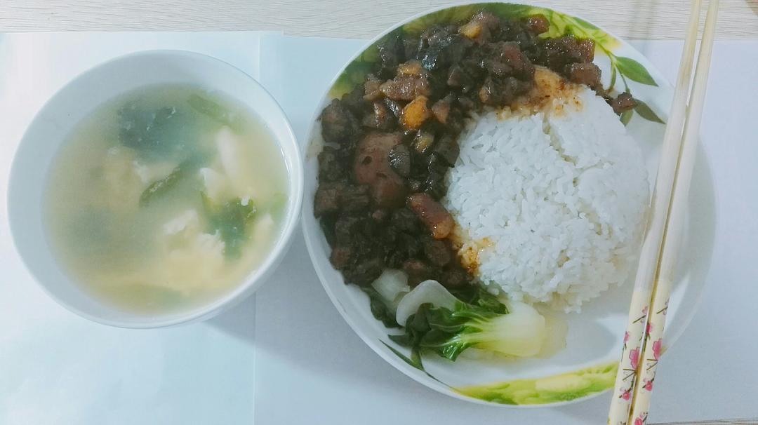 洋葱酥卤肉饭