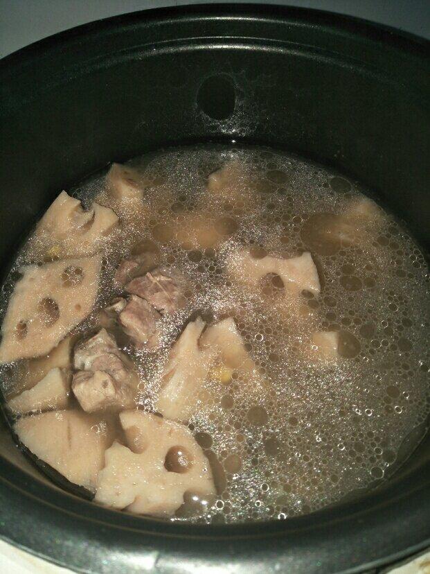 莲藕玉米排骨汤