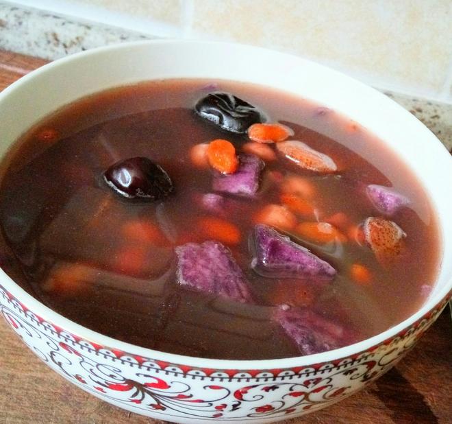 紫薯四红汤的做法