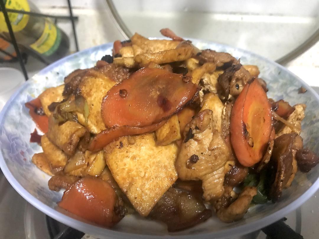 豆腐胡萝卜炒肉的做法