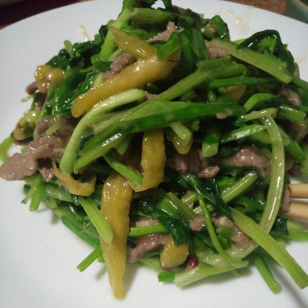 湘菜馆里的野山椒炒牛肉丝Get！