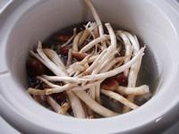 茶树菇炖鸡脚汤的做法 步骤5