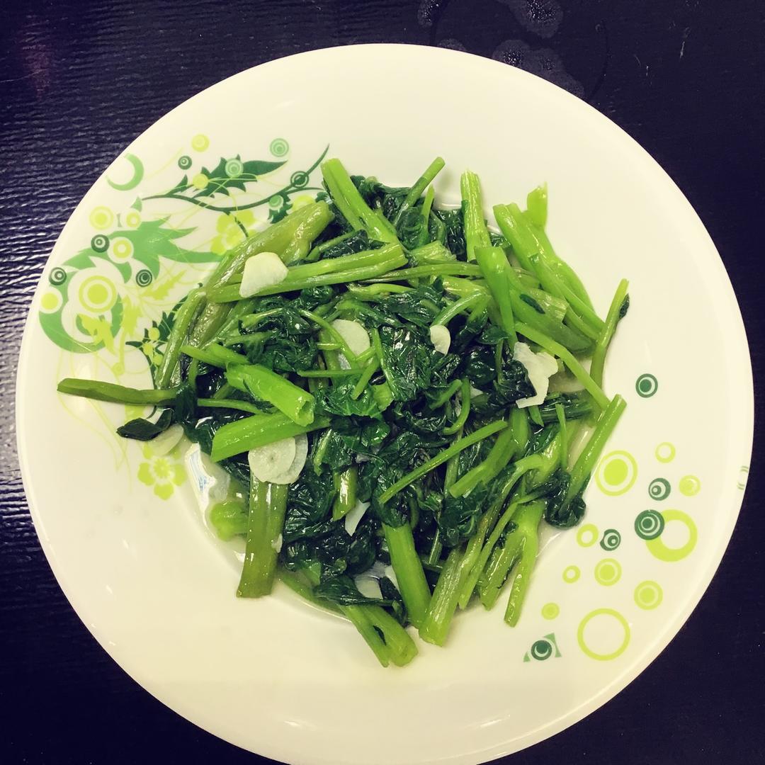 不涩口又嫩的清炒菠菜