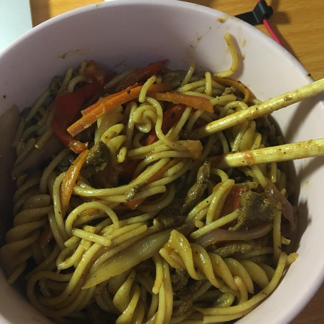 黑椒牛柳炒意面