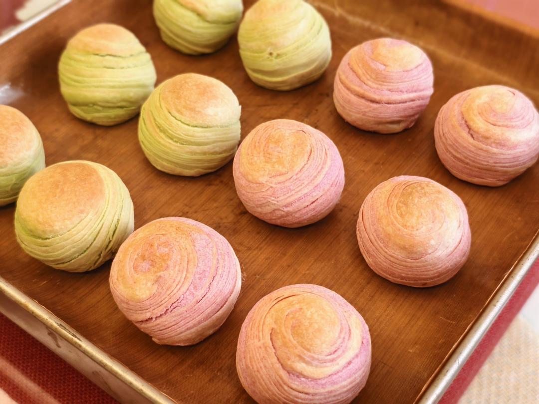 四种口味蛋黄酥(紫薯、抹茶、红曲、蛋黄)