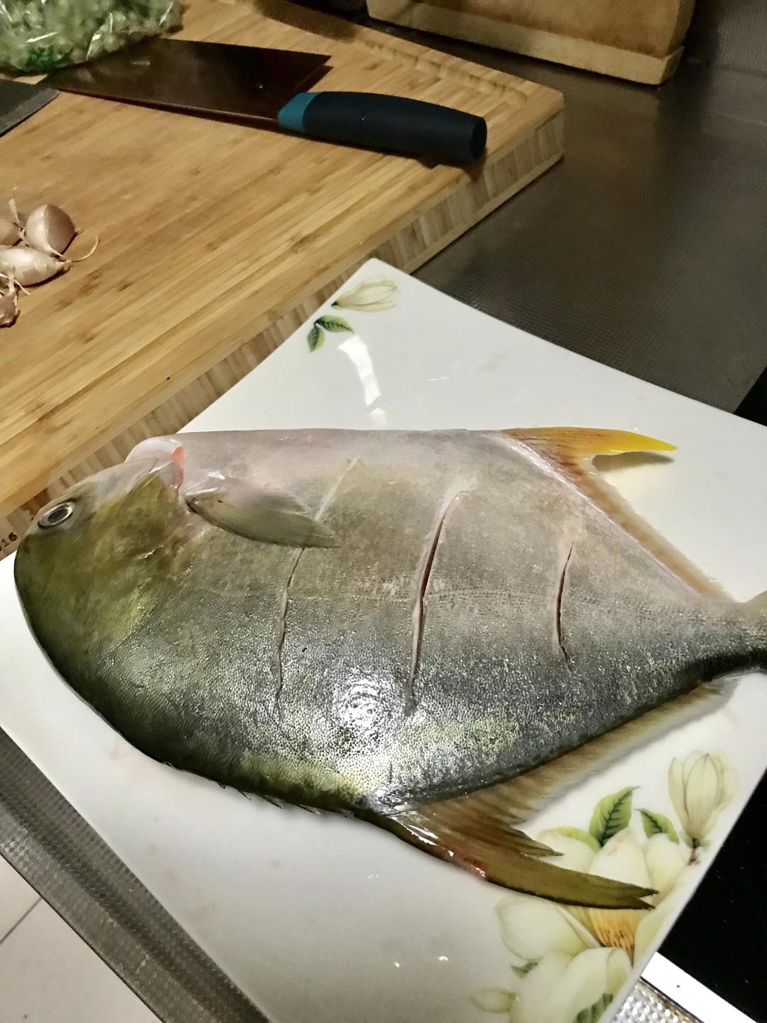 【红烧鲳鱼的做法步骤图,红烧鲳鱼怎么做好吃】地主王小富_下厨房