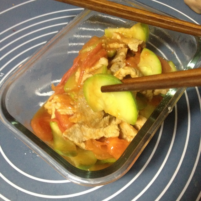 西红柿炒西葫芦