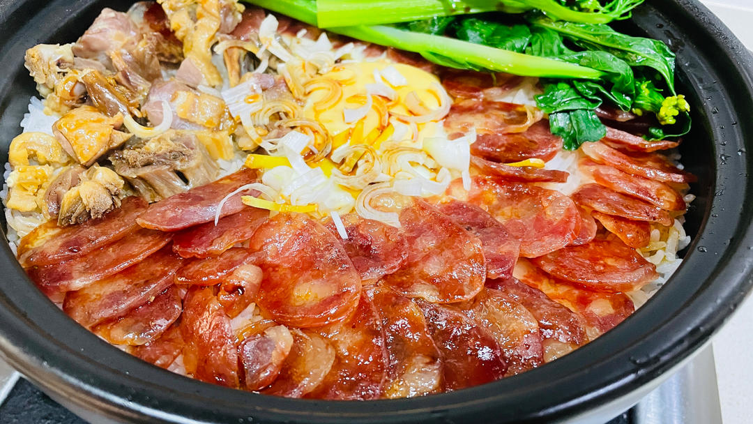 保姆级的「腊味煲仔饭2.0」加强版来了，地道老广味～