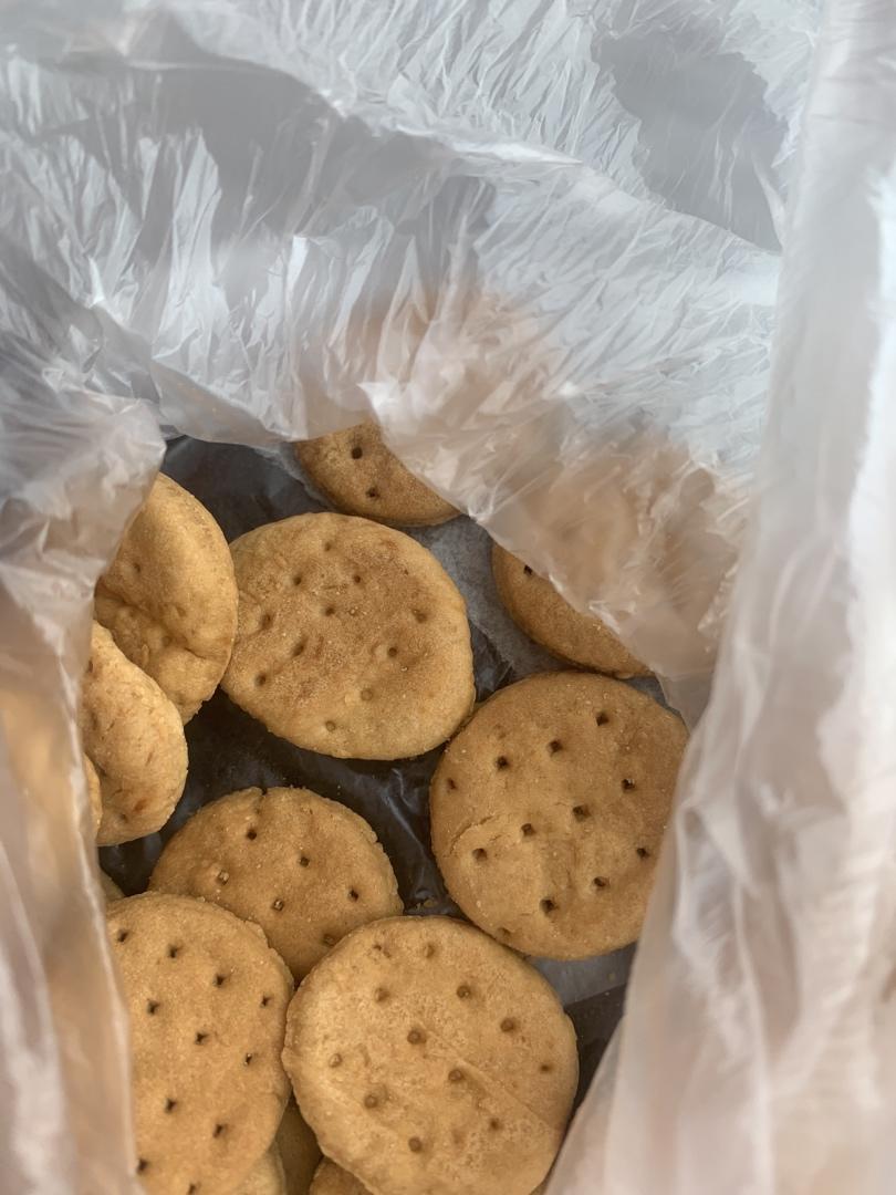 薄薄的，脆脆的，减肥期也能吃的全麦苏打饼干