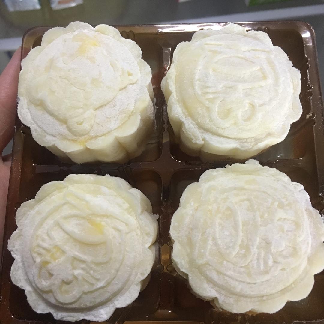 jonghuenyu做的芒果芝士冰皮月饼