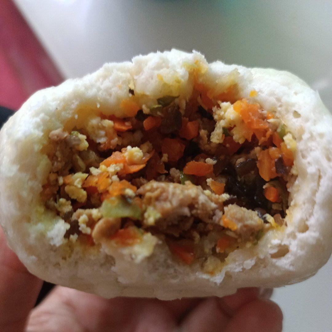 素包子（胡萝卜木耳粉条鸡蛋馅）