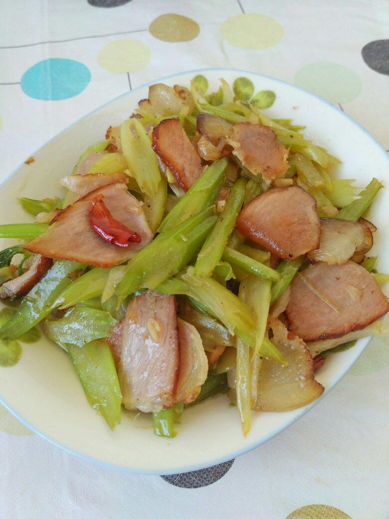西芹炒腊肉