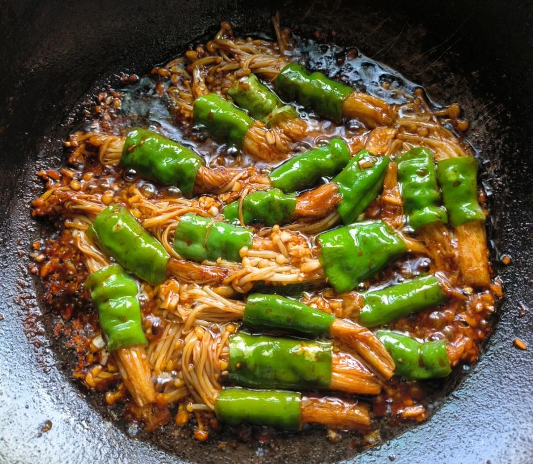 青椒卷金针菇，无敌下饭