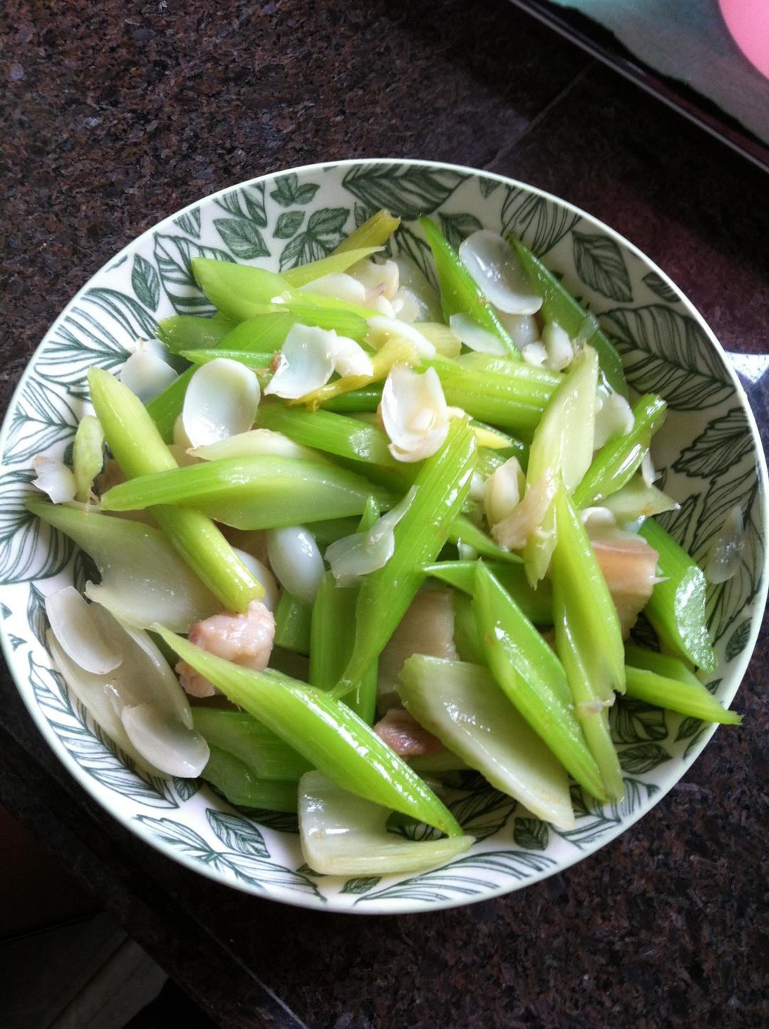 百合西芹的做法